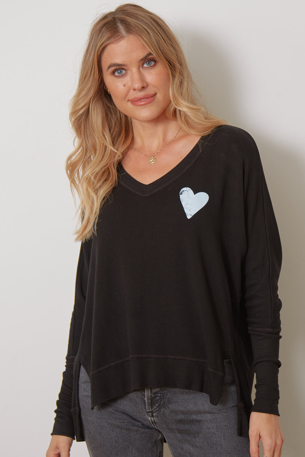 CARRIE - DISTRESSED HEART - BLACK SAND - HOL24