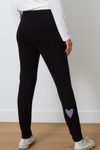 Load image into Gallery viewer, GIGI - DISTRESSED HEART
