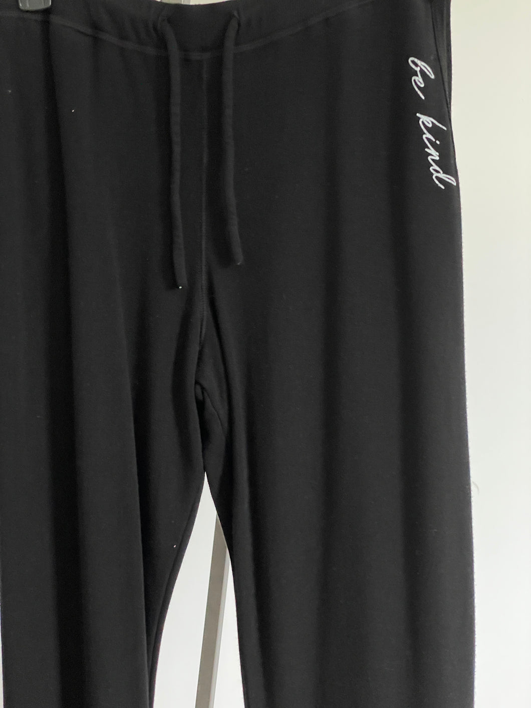 GIGI - BE KIND BLACK SAND